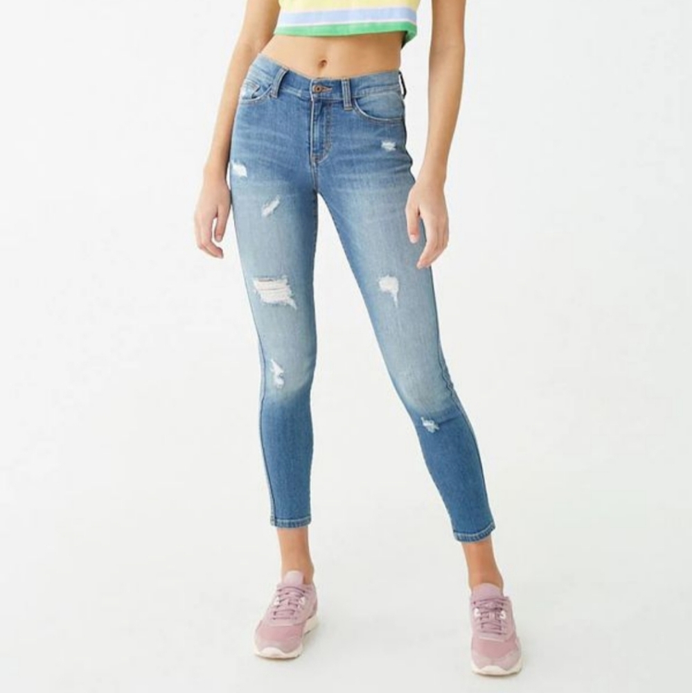 NWT F21 Distressed skinny jeans women